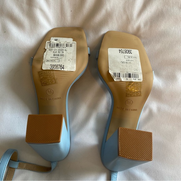 Baby blue block heels - Picture 3 of 4